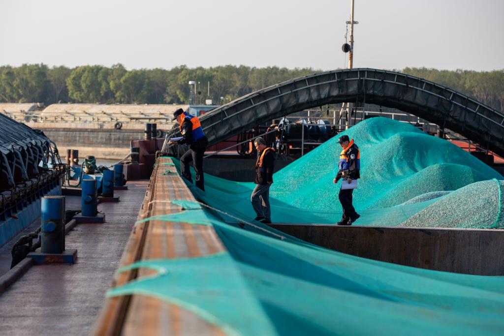 江蘇鎮(zhèn)江：守護平安長江